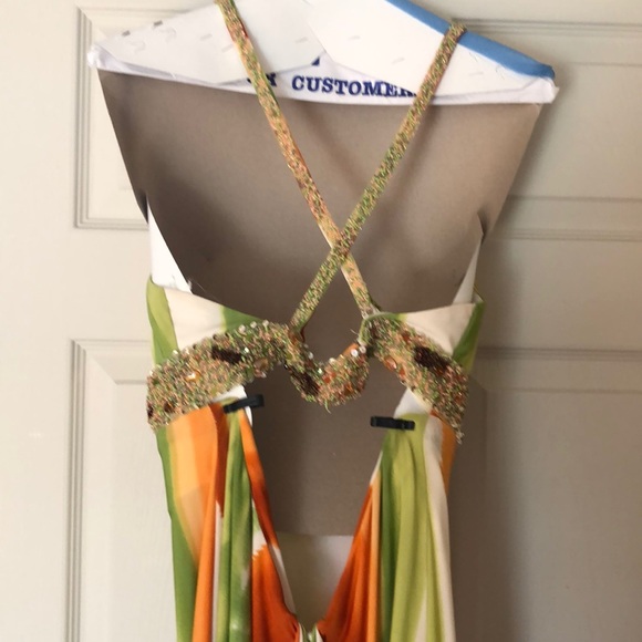 Gorgeous dress with beaded open back detail - Picture 4 of 4